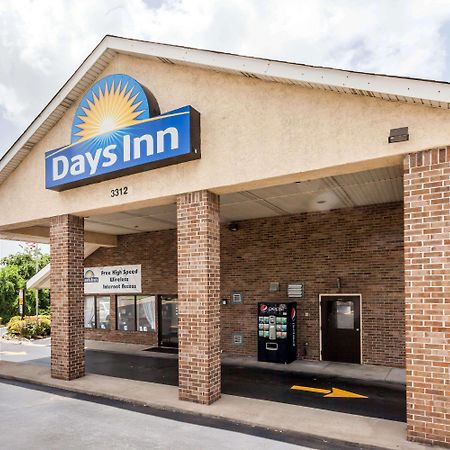 Days Inn By Wyndham Nashville N Opryland/Grand Ole Opry Екстер'єр фото