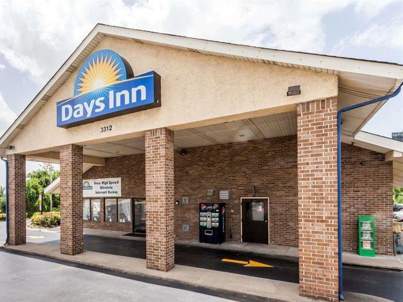 Days Inn By Wyndham Nashville N Opryland/Grand Ole Opry Екстер'єр фото