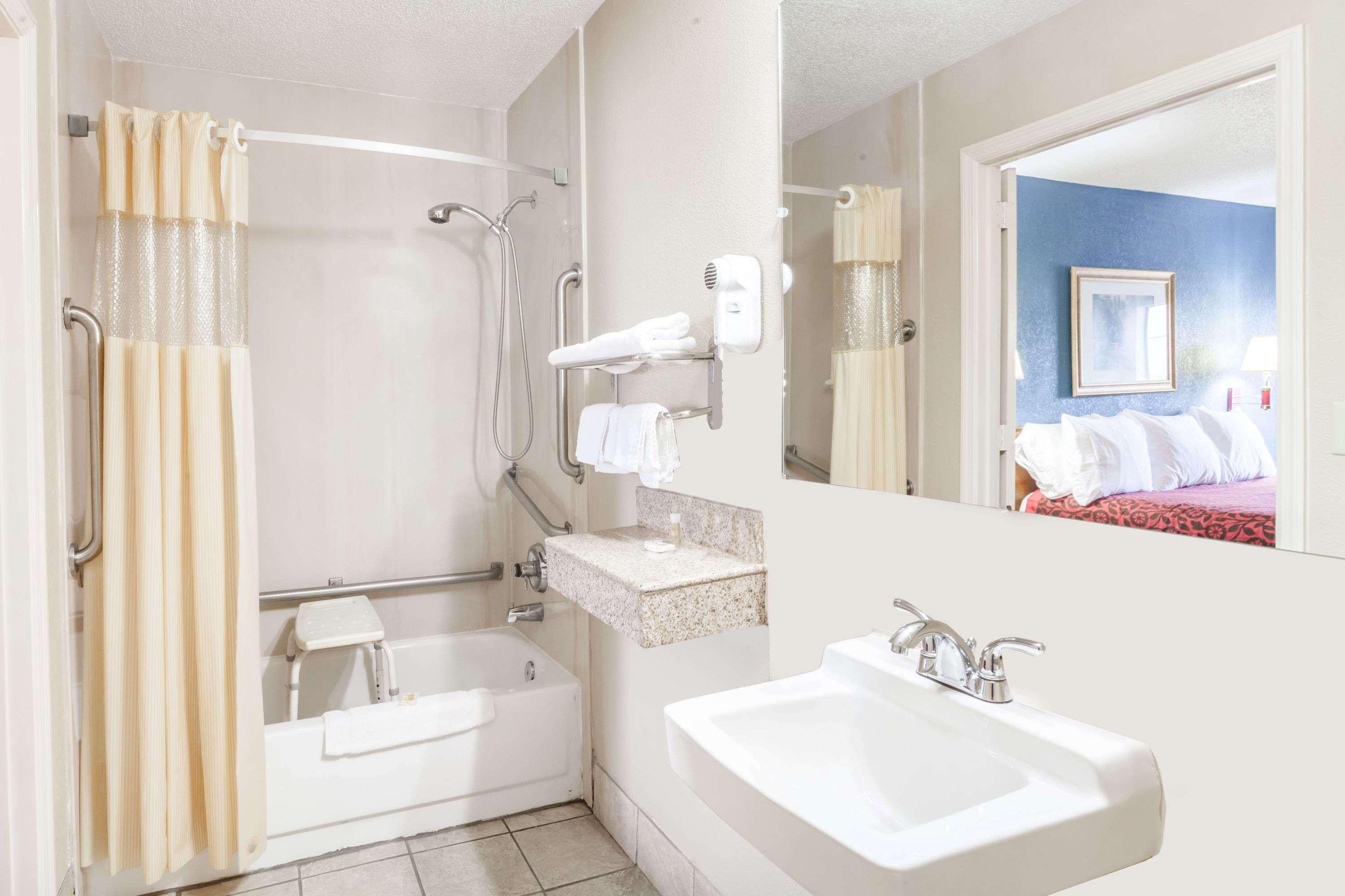 Days Inn By Wyndham Nashville N Opryland/Grand Ole Opry Екстер'єр фото